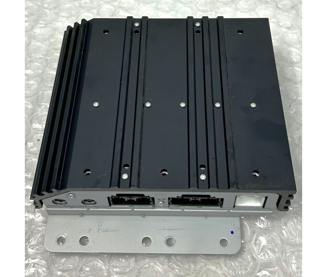 RADIO AMPLIFIER FOR A MITSUBISHI PAJERO/MONTERO - V98W