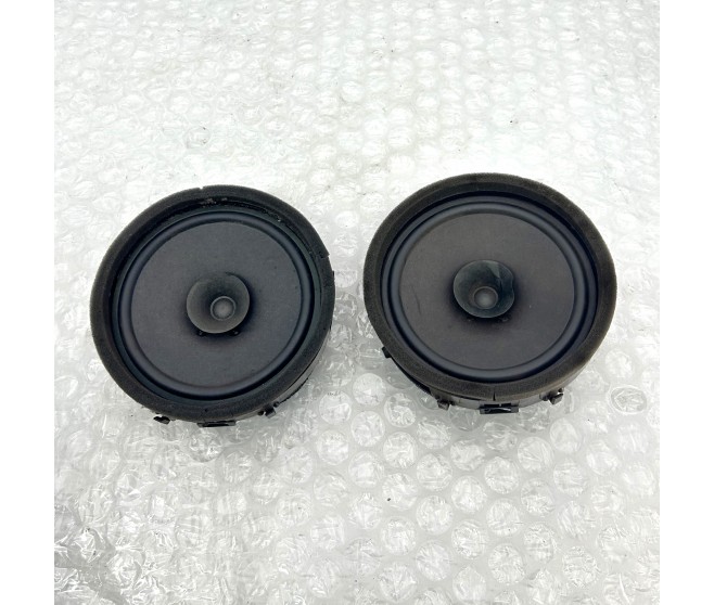 DOOR SPEAKERS FOR A MITSUBISHI OUTLANDER - CW5W