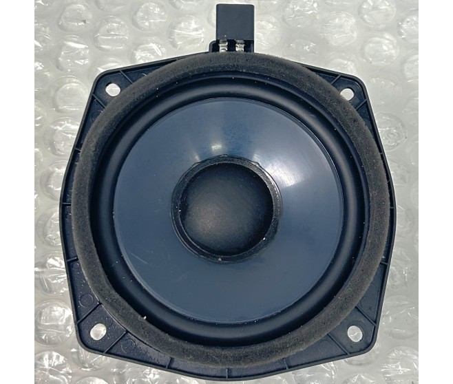 DOOR SPEAKER FOR A MITSUBISHI PAJERO/MONTERO - V95W