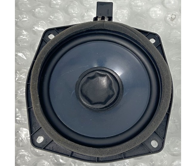 DOOR SPEAKER FOR A MITSUBISHI PAJERO/MONTERO - V93W