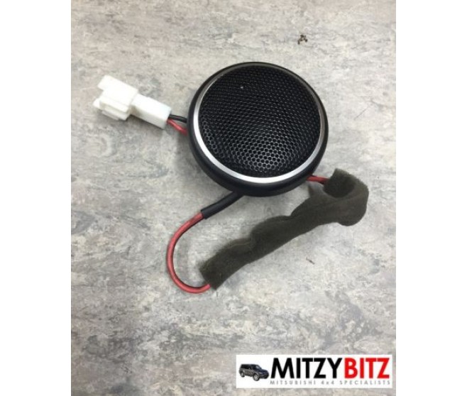 REAR RIGHT DOOR TWEETER SPEAKER FOR A MITSUBISHI PAJERO - V93W