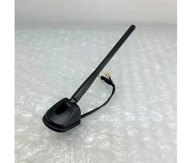 ANTENNA ROD AND BASE 8723A163 FOR A MITSUBISHI OUTLANDER - CW5W