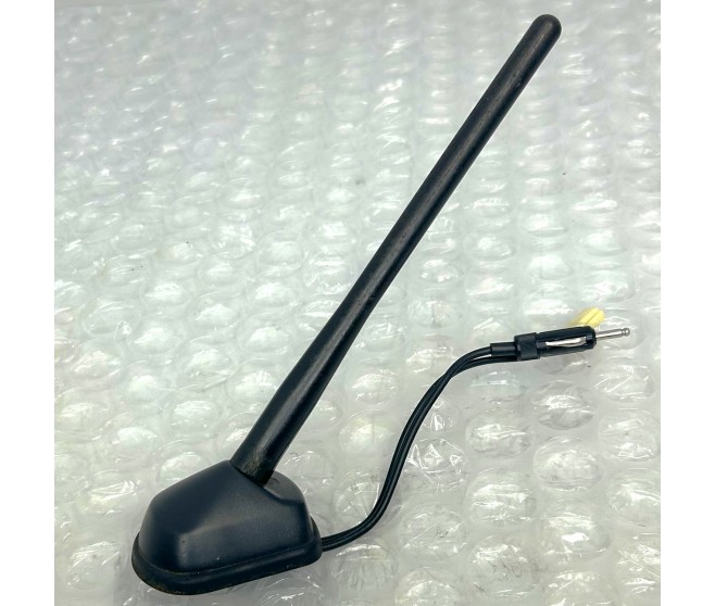 ANTENNA ROD AND BASE FOR A MITSUBISHI OUTLANDER - GF6W