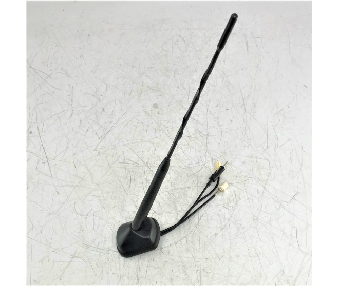 ANTENNA ROD AND BASE FOR A MITSUBISHI KS1W - 2400DIESEL(4N15)/4WD - M-LINE(4WD/5SEATER/7SEATER),8FA/T MMAL / 2015-10-01 -> - ANTENNA ROD AND BASE
