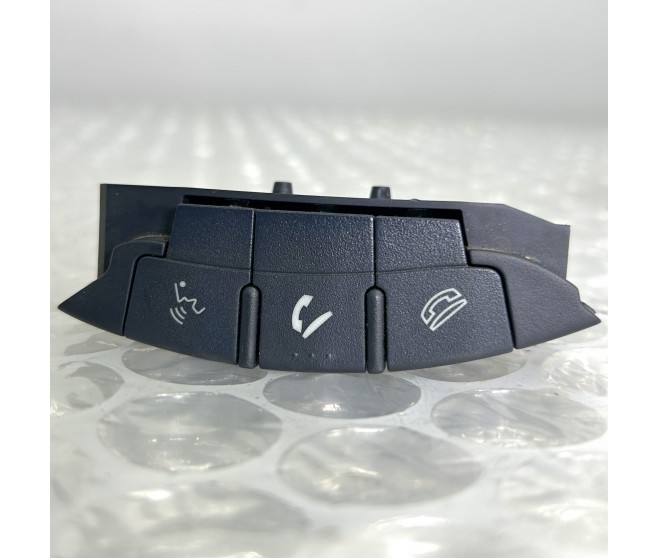 STEERING WHEEL HANDS FREE SWITCH FOR A MITSUBISHI MONTERO SPORT - KG6W