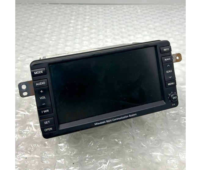 SAT NAV MULTI DISPLAY SCREEN FOR A MITSUBISHI PAJERO/MONTERO - V97W