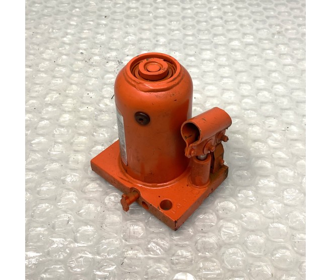 BOTTLE JACK FOR A MITSUBISHI GENERAL (EXPORT) - TOOL