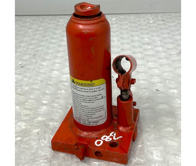 BOTTLE JACK FOR A MITSUBISHI L200 - KB4T