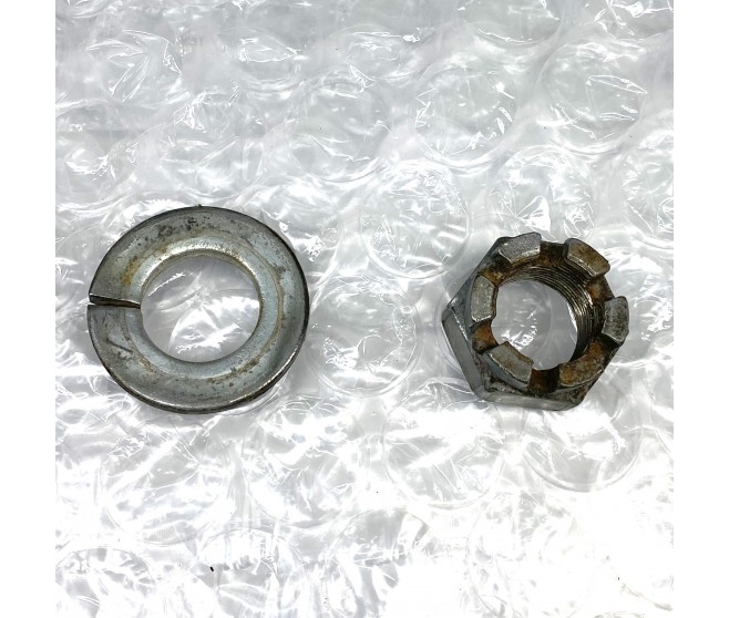 DRIVESHAFT NUT AND WASHER FOR A MITSUBISHI REAR AXLE - 