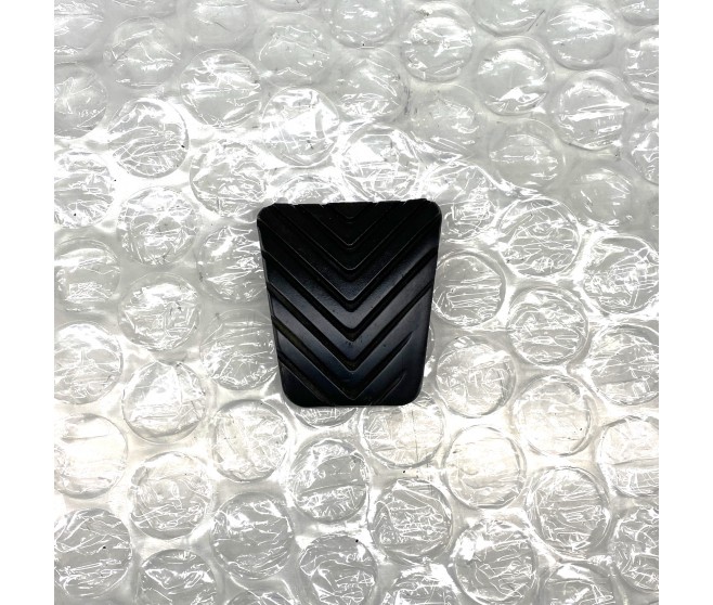 BRAKE OR CLUTCH PEDAL RUBBER FOR A MITSUBISHI GA0# - BRAKE OR CLUTCH PEDAL RUBBER