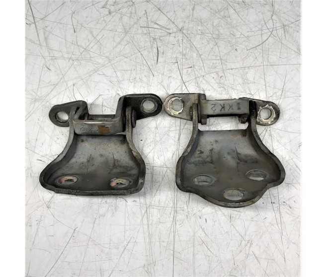 LEFT DOOR HINGES FOR A MITSUBISHI PAJERO - L144G