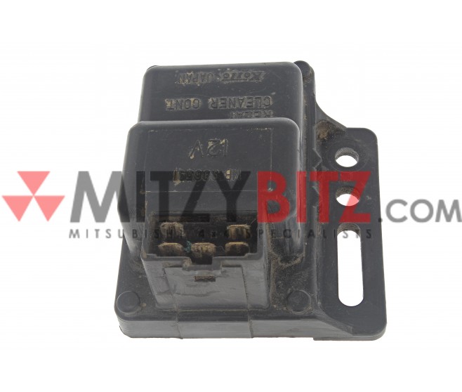 HEADLAMP WASHER RELAY FOR A MITSUBISHI DELICA SPACE GEAR/CARGO - PD8W