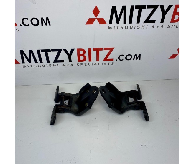 FRONT DOOR HINGES FOR A MITSUBISHI PAJERO/MONTERO - V25W