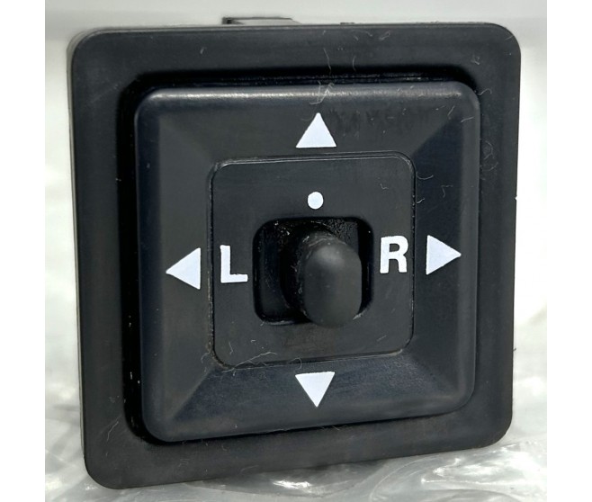 WING MIRROR CONTROL SWITCH FOR A MITSUBISHI V20,40# - WING MIRROR CONTROL SWITCH