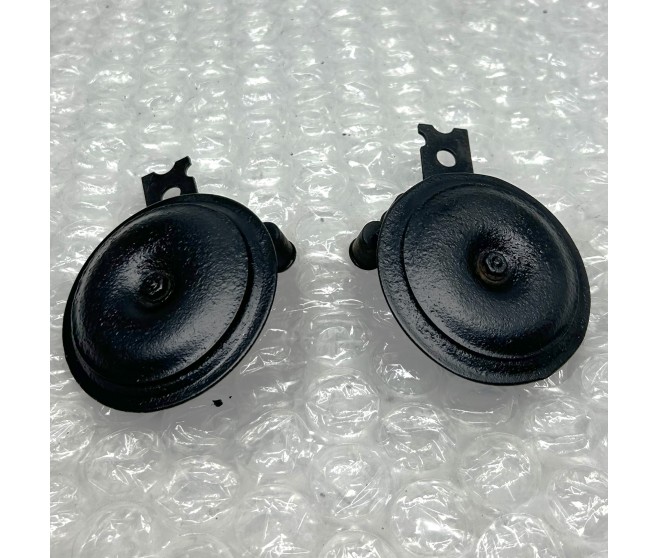 HIGH AND LOW TONE HORN FOR A MITSUBISHI PAJERO/MONTERO - V23W