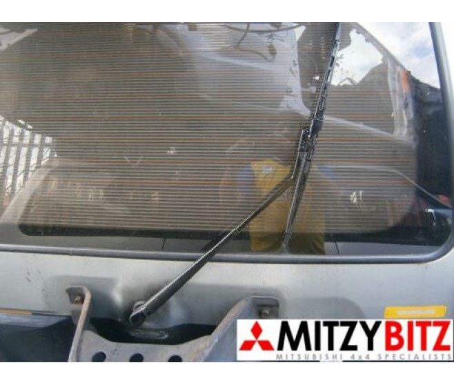 REAR WINDOW WIPER ARM FOR A MITSUBISHI PAJERO/MONTERO - V12V