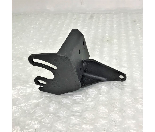 POWER STEERING OIL PUMP BRACKET FOR A MITSUBISHI V44W - 2500D-TURBO/LONG WAGON - GL(PART TIME/EURO2),5FM/T LHD / 1990-12-01 - 2004-04-30 - 