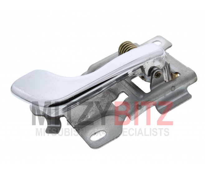 CHROME INSIDE DOOR HANDLE RIGHT FOR A MITSUBISHI PAJERO - V46W