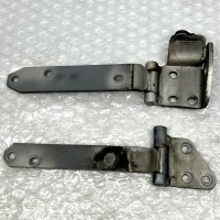 TAILGATE HINGES TOP AND BOTTOM MB669301 AND MB669300