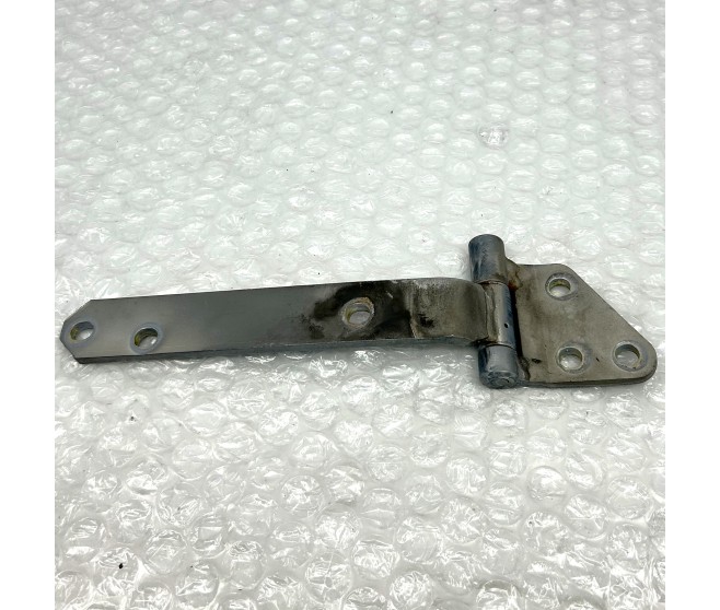 TAILGATE LOWER HINGE FOR A MITSUBISHI DOOR - 