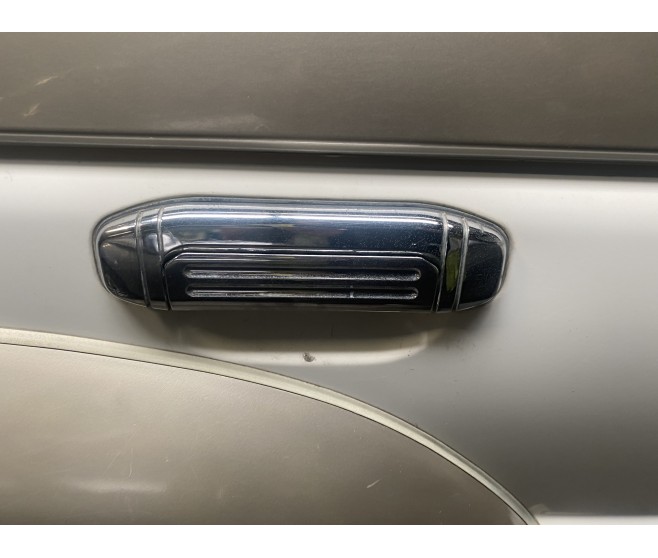 REAR RIGHT CHROME OUTSIDE DOOR HANDLE FOR A MITSUBISHI PAJERO - V33W