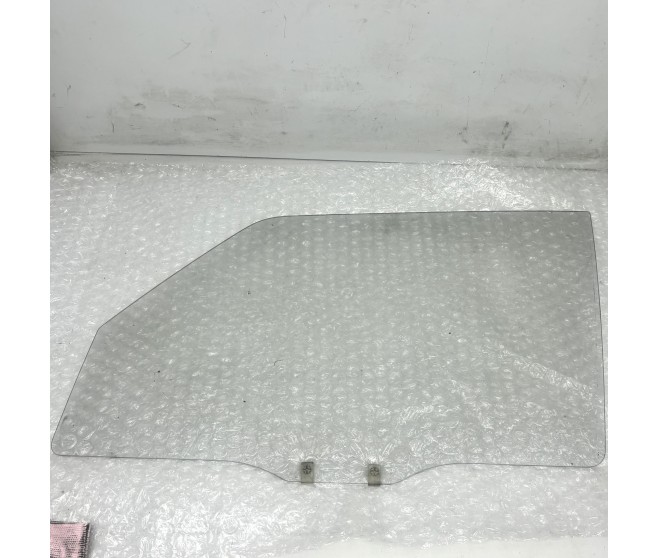 DOOR GLASS FRONT LEFT FOR A MITSUBISHI PAJERO - V24W