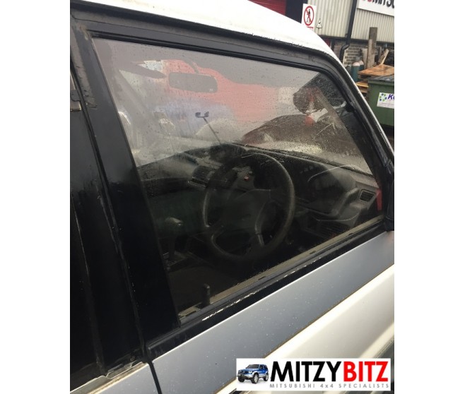 DOOR GLASS FRONT RIGHT FOR A MITSUBISHI MONTERO - V43W