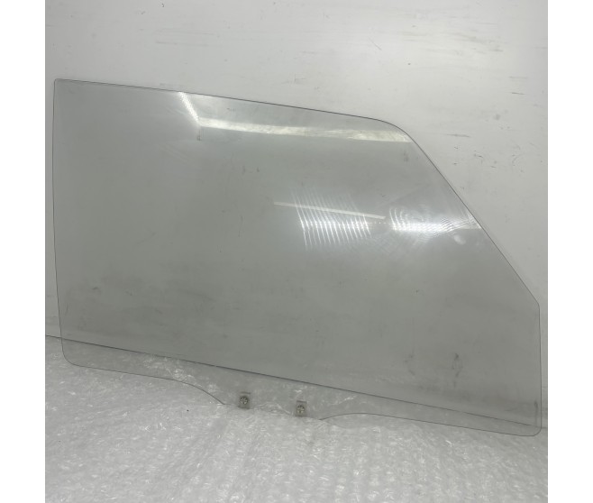 FRONT DOOR WINDOW GLASS RIGHT FOR A MITSUBISHI V10-40# - FRONT DOOR WINDOW GLASS RIGHT