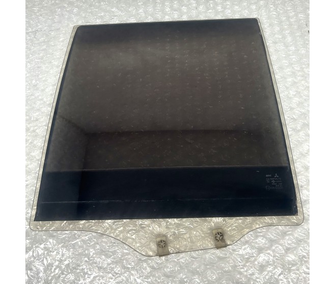 DOOR GLASS REAR LEFT FOR A MITSUBISHI PAJERO - V44W