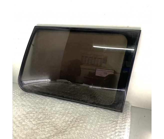 QUARTER GLASS REAR RIGHT FOR A MITSUBISHI V10-40# - QTR WINDOW GLASS & MOULDING