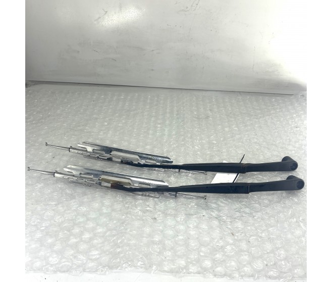 FRONT WIPER ARMS FOR A MITSUBISHI V20-50# - WINDSHIELD WIPER & WASHER