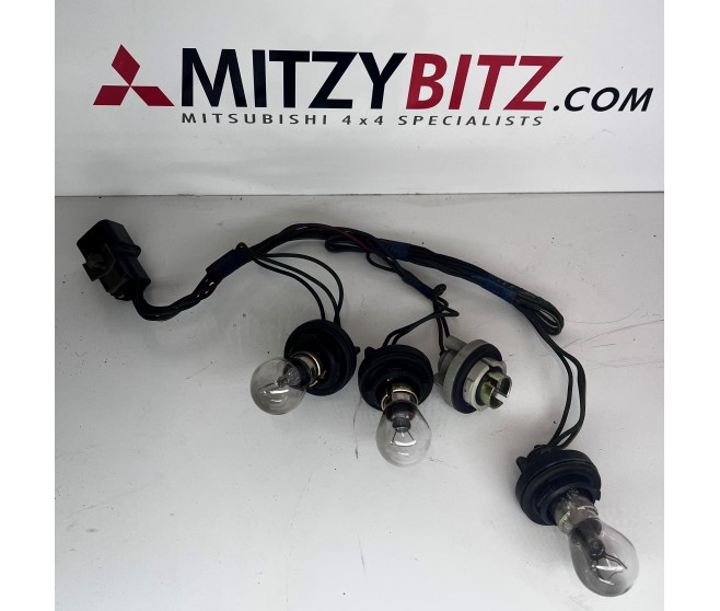 PAJERO ONLY REAR BODY LAMP BULB HOLDERS WIRING LOOM  FOR A MITSUBISHI PAJERO/MONTERO - V25W
