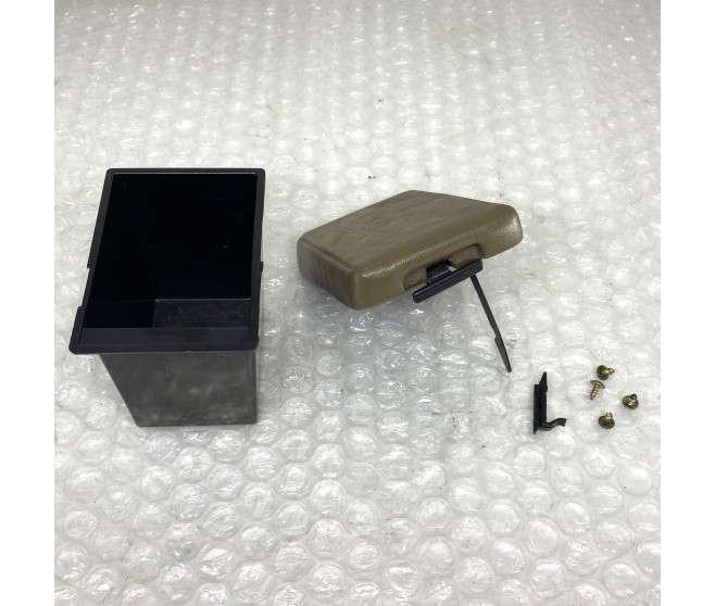 FLOOR CONSOLE LID AND BOX FOR A MITSUBISHI PAJERO/MONTERO - L042G