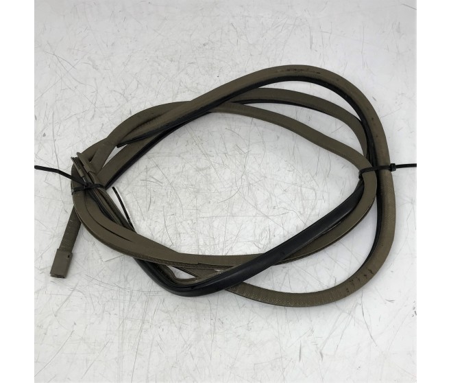 BACK DOOR OPENING INNER WEATHERSTRIP FOR A MITSUBISHI MONTERO - L141G