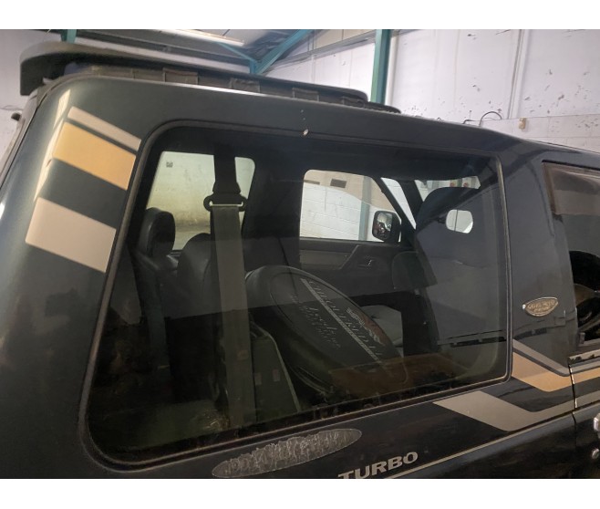 REAR RIGHT QUARTER BOOT GLASS WINDOW FOR A MITSUBISHI V20-50# - QTR WINDOW GLASS & MOULDING