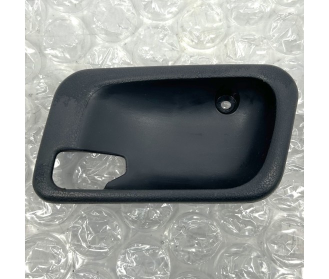 INSIDE HANDLE COVER LEFT FOR A MITSUBISHI PAJERO/MONTERO - V44W