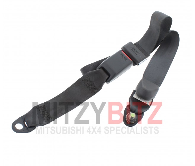 SEAT BELT 2ND ROW CENTRE WITH BUCKLE FOR A MITSUBISHI PAJERO - V44W