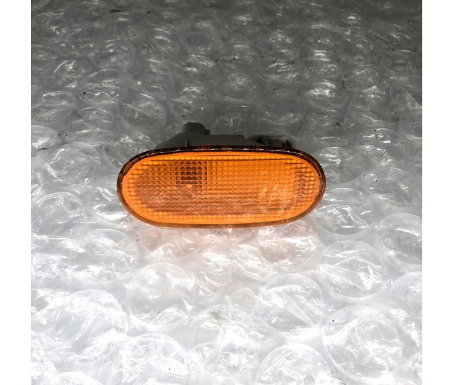 SIDE INDICATOR REPEATER LAMP LIGHT FOR A MITSUBISHI PAJERO - V45W