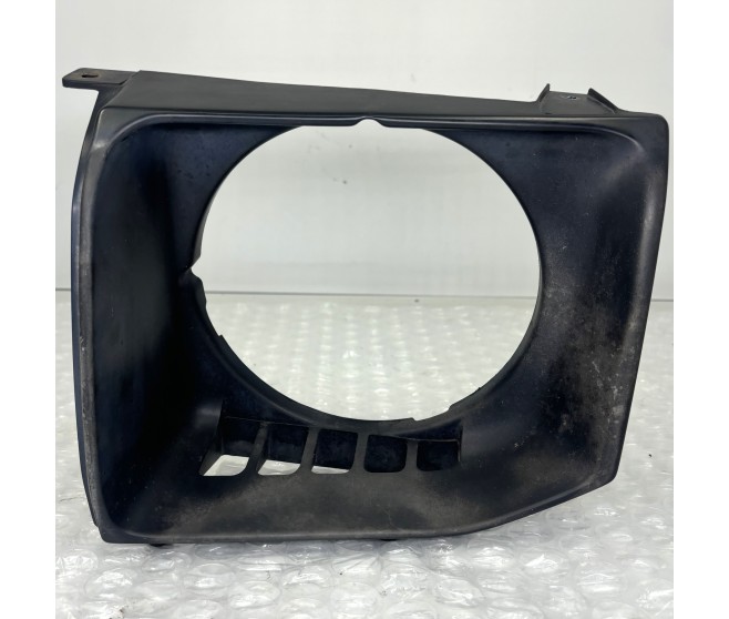 ROUND HEADLAMP BEZEL FRONT LEFT FOR A MITSUBISHI PAJERO - V21W