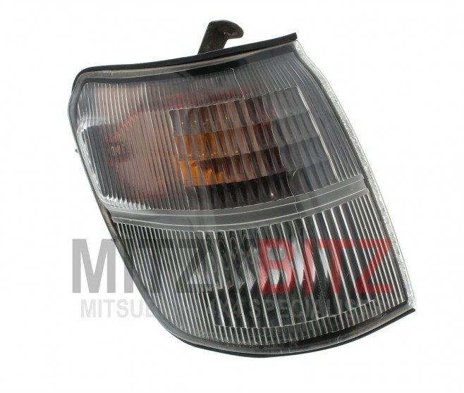 FRONT RIGHT INDICATOR COMBINATION LAMP FOR A MITSUBISHI PAJERO - V44W