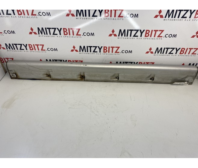 SIDE SILL COVER TRIM RIGHT FOR A MITSUBISHI V20,40# - SIDE GARNISH & MOULDING