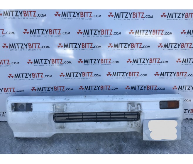 WHITE FRONT BUMPER FOR A MITSUBISHI P35W - 2500D/4WD/HI-RF(WAGON)<87M-> - CHAMONIX/JASPER/L-EDITION/ACT.WORLD,5M/T / 1986-04-01 - 1999-06-30 - 