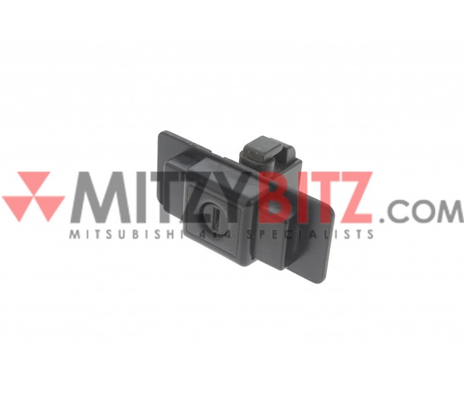 GLOVEBOX LID LOCK FOR A MITSUBISHI V20-40W - LOCK CYLINDER & KEY