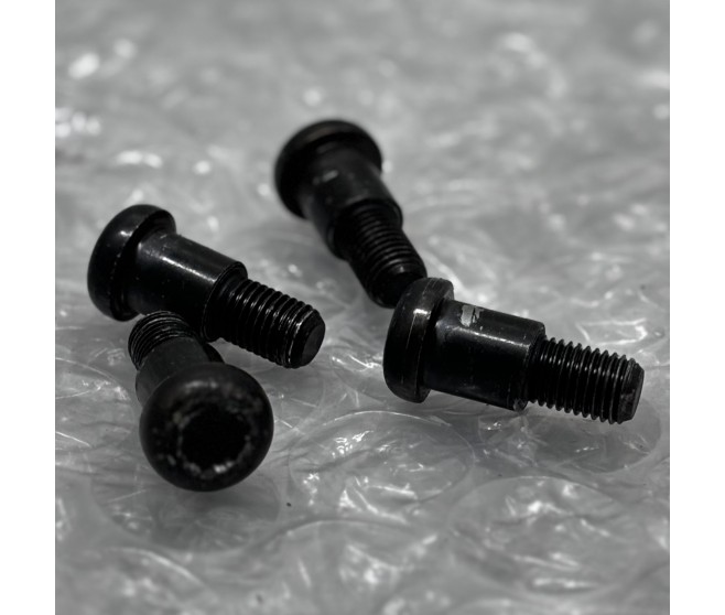 3RD ROW SEAT BOLTS X4 FOR A MITSUBISHI V30,40# - 3RD ROW SEAT BOLTS X4