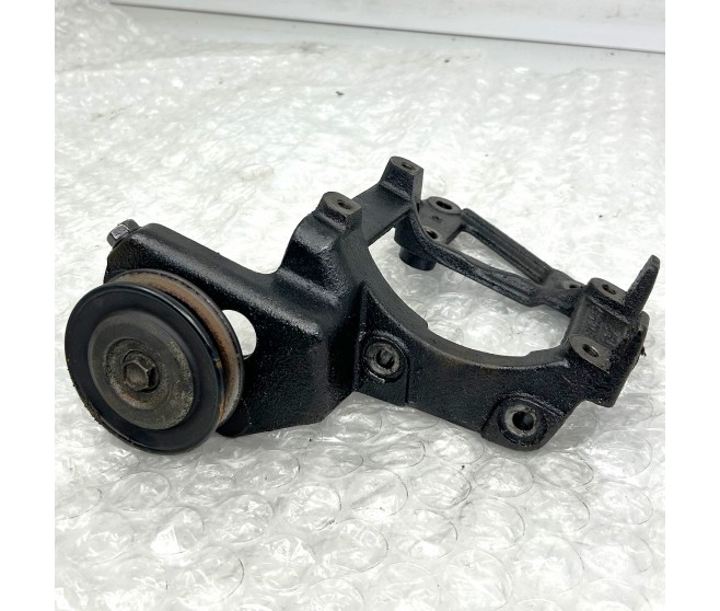 AIR CON COMPRESSOR BRACKET AND PULLEY FOR A MITSUBISHI V20-50# - A/C COND, PIPING(AUTO,FULL:A)