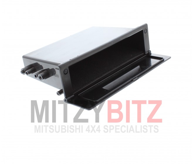 UNDER STEREO ACCESSORY BOX WITH LID FOR A MITSUBISHI SPACE GEAR/L400 VAN - PD4V