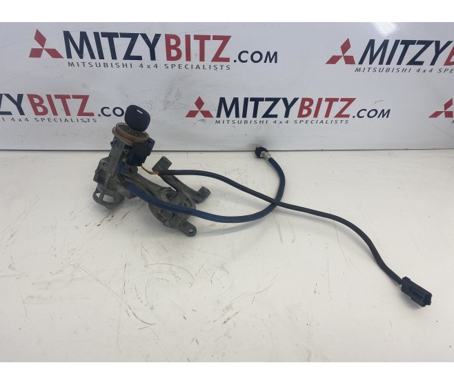 337514 IGNITION CASTING WITH BARREL AND KEY ( MANUALS ONLY ) FOR A MITSUBISHI PAJERO - V46WG