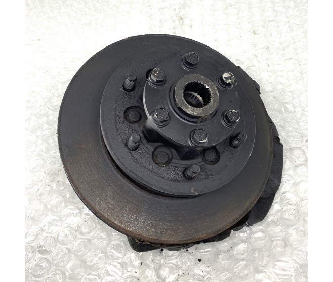 HUB AND KNUCKLE FRONT RIGHT FOR A MITSUBISHI SPACE GEAR/L400 VAN - PD4V