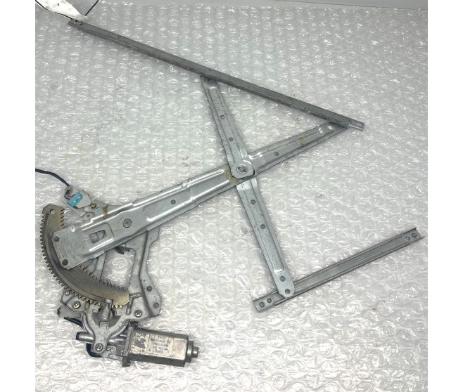 WINDOW REGULATOR AND MOTOR FRONT RIGHT FOR A MITSUBISHI SPACE GEAR/L400 VAN - PD4W