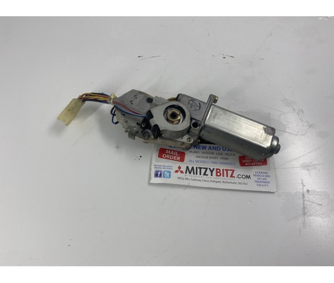 SUNROOF DRIVE MOTOR FOR A MITSUBISHI SPACE GEAR/L400 VAN - PA5W